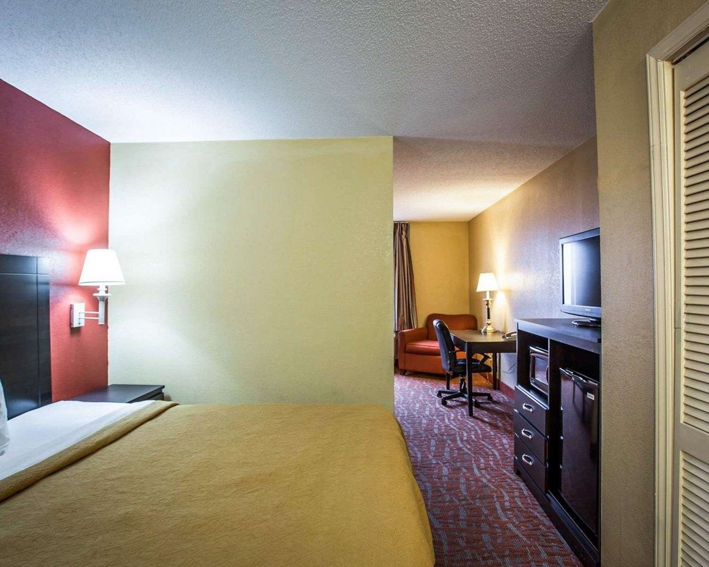 King Suite at Quality Inn Monroe
